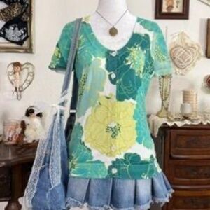 Ann Taylor White with Green and Yellow Floral Print Short Sleeve Knit Top